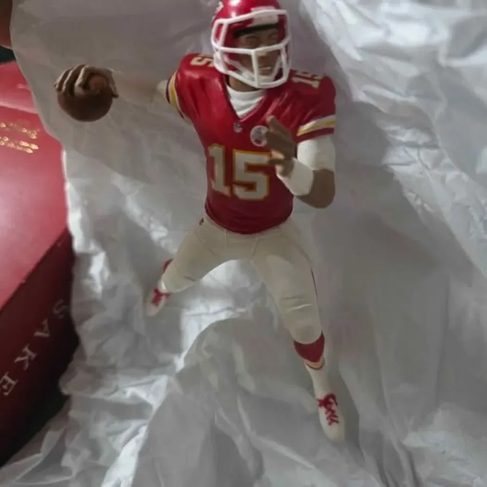 2020 Hallmark Kansas City Chiefs Patrick Mahomes II Football Legends Ornament